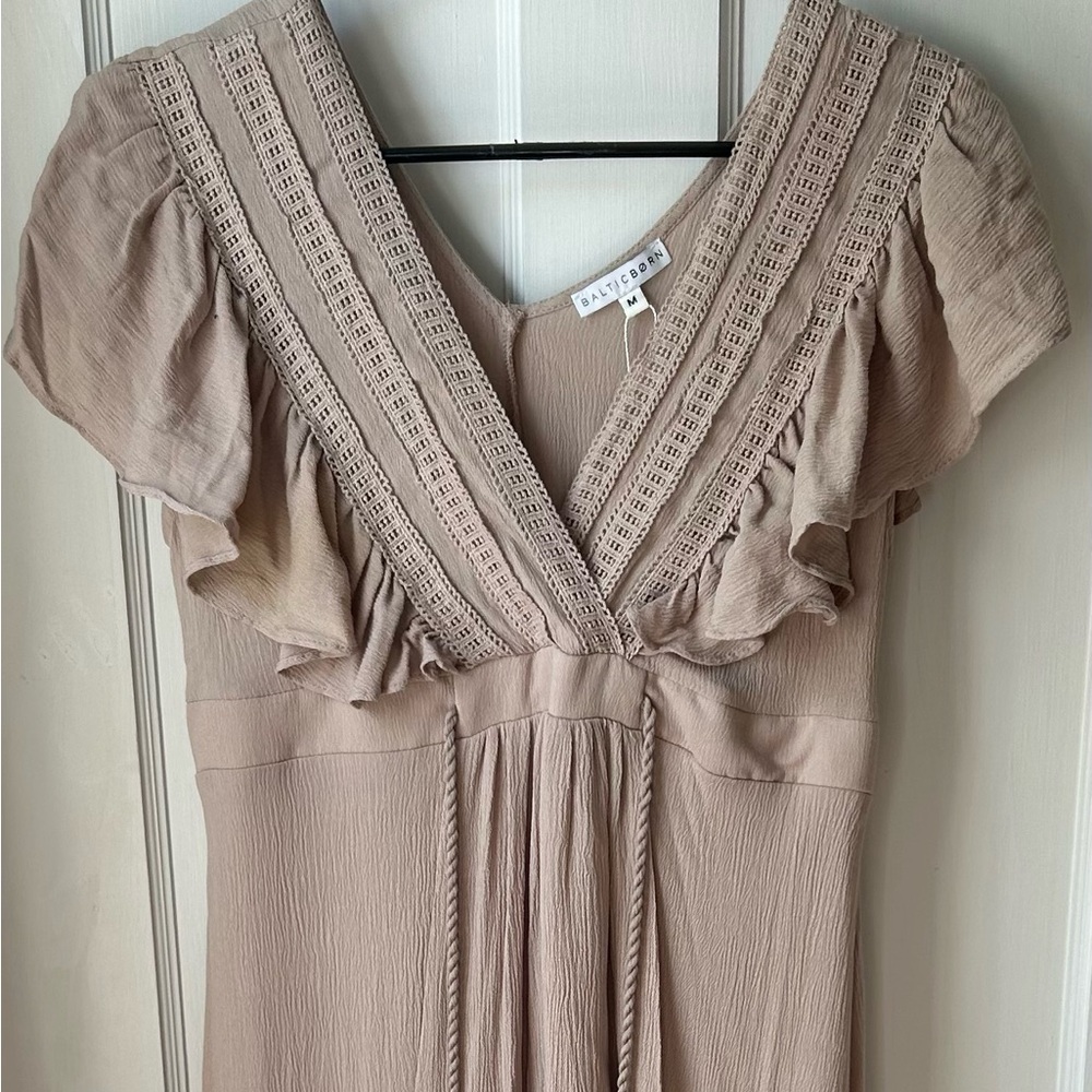 Long light brown dress size M. Never worn, tag attached.